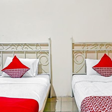 Oyo 90689 Lily House Hotel Tangerang Exterior foto