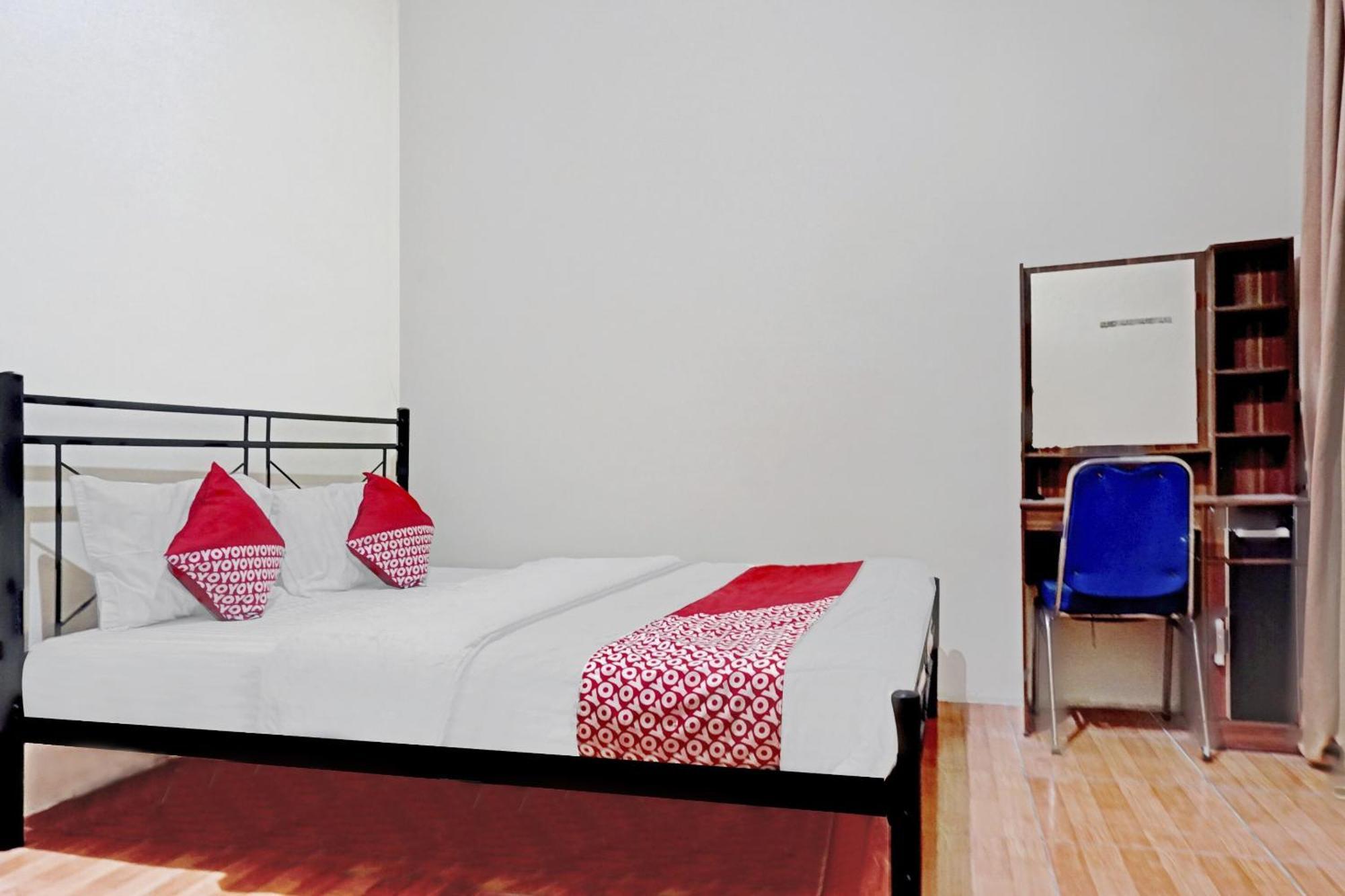 Oyo 90689 Lily House Hotel Tangerang Exterior foto