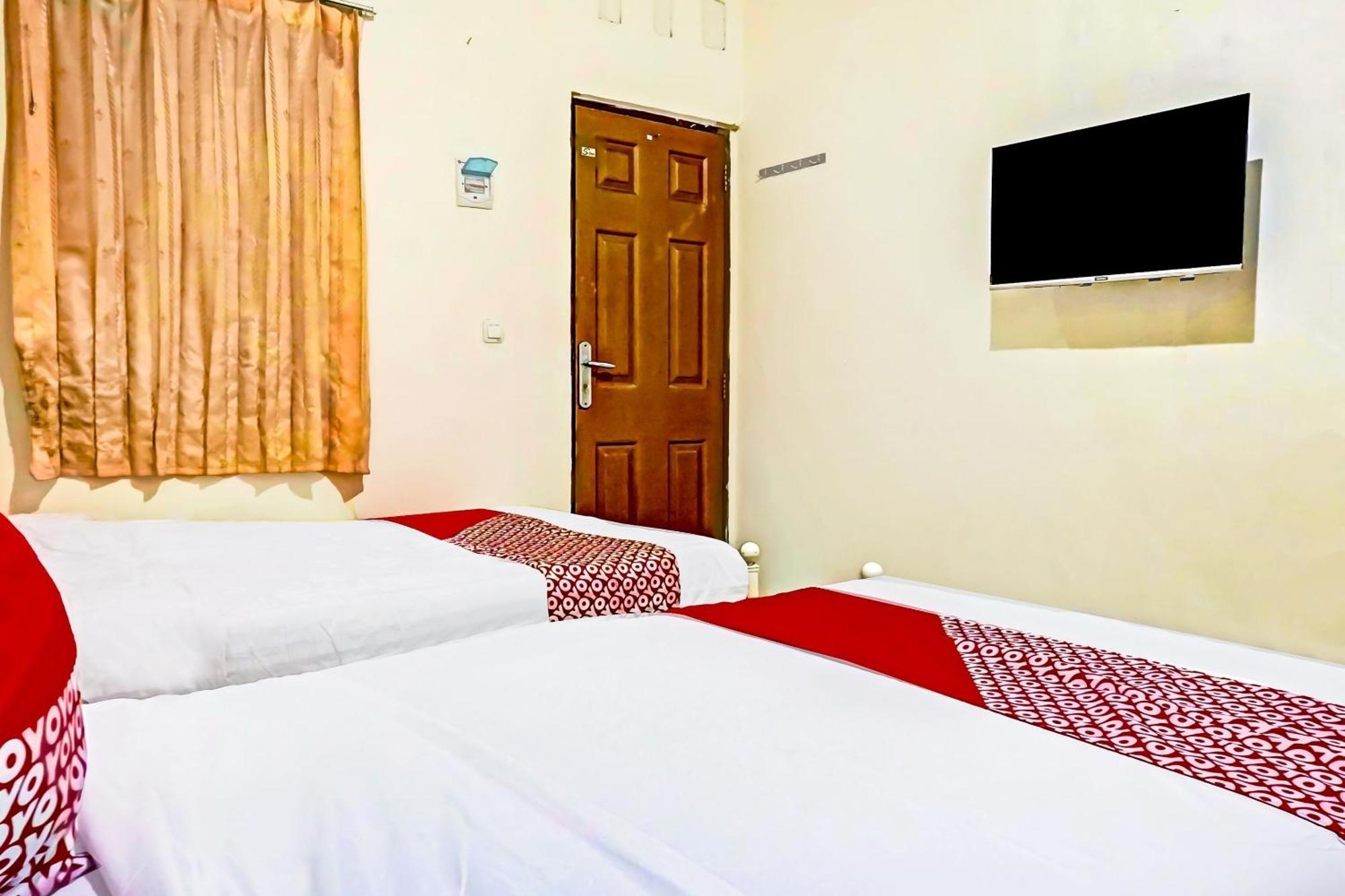 Oyo 90689 Lily House Hotel Tangerang Exterior foto