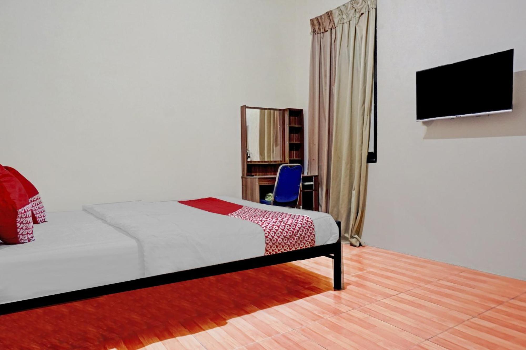Oyo 90689 Lily House Hotel Tangerang Exterior foto