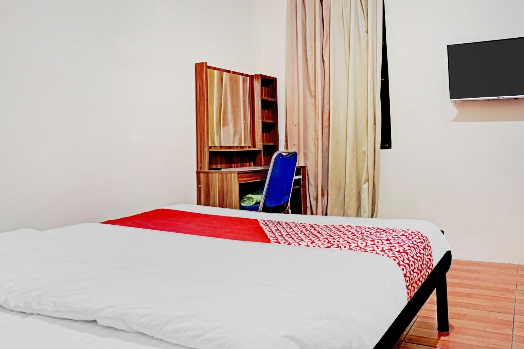 Oyo 90689 Lily House Hotel Tangerang Exterior foto