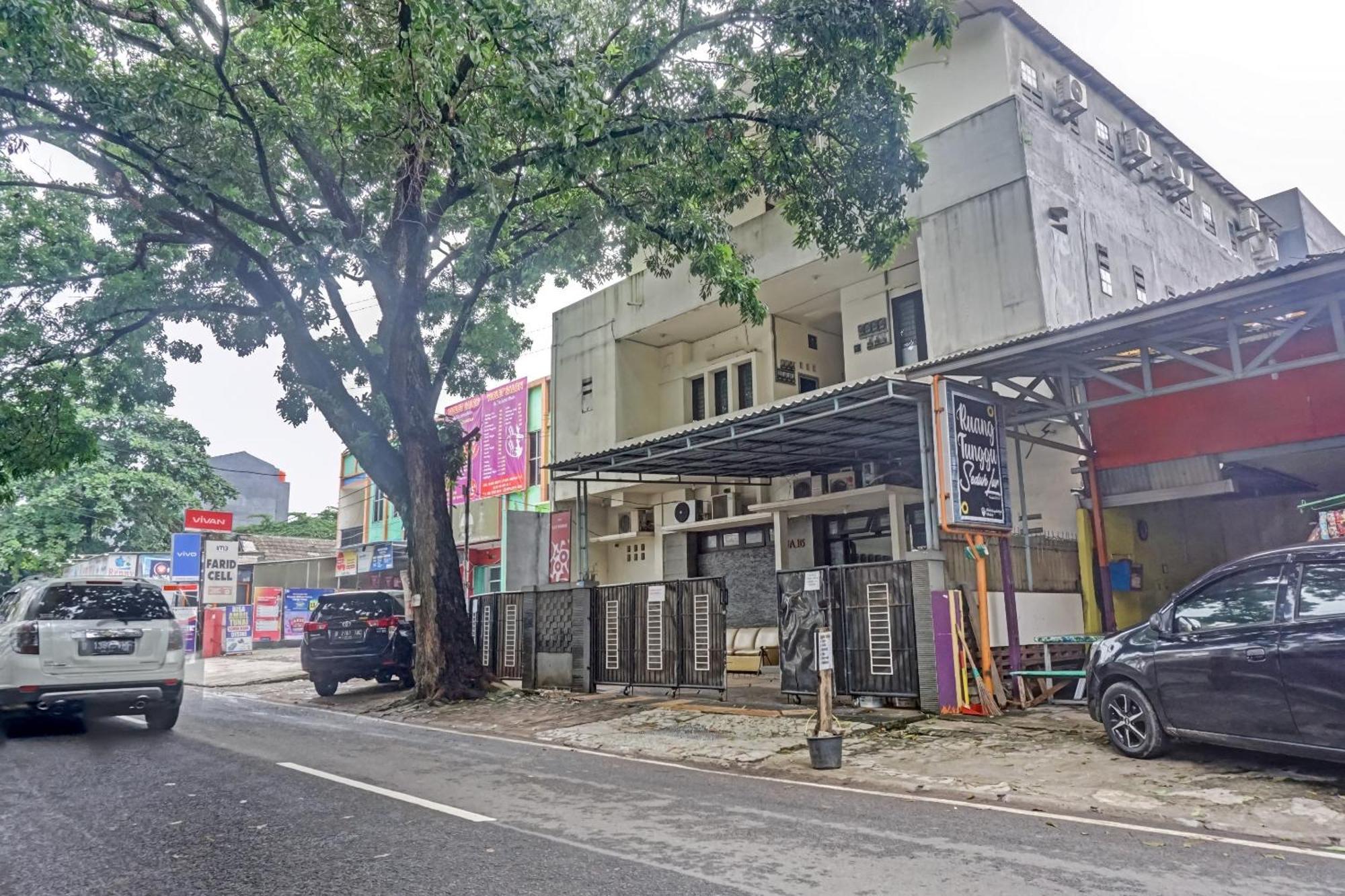 Oyo 90689 Lily House Hotel Tangerang Exterior foto